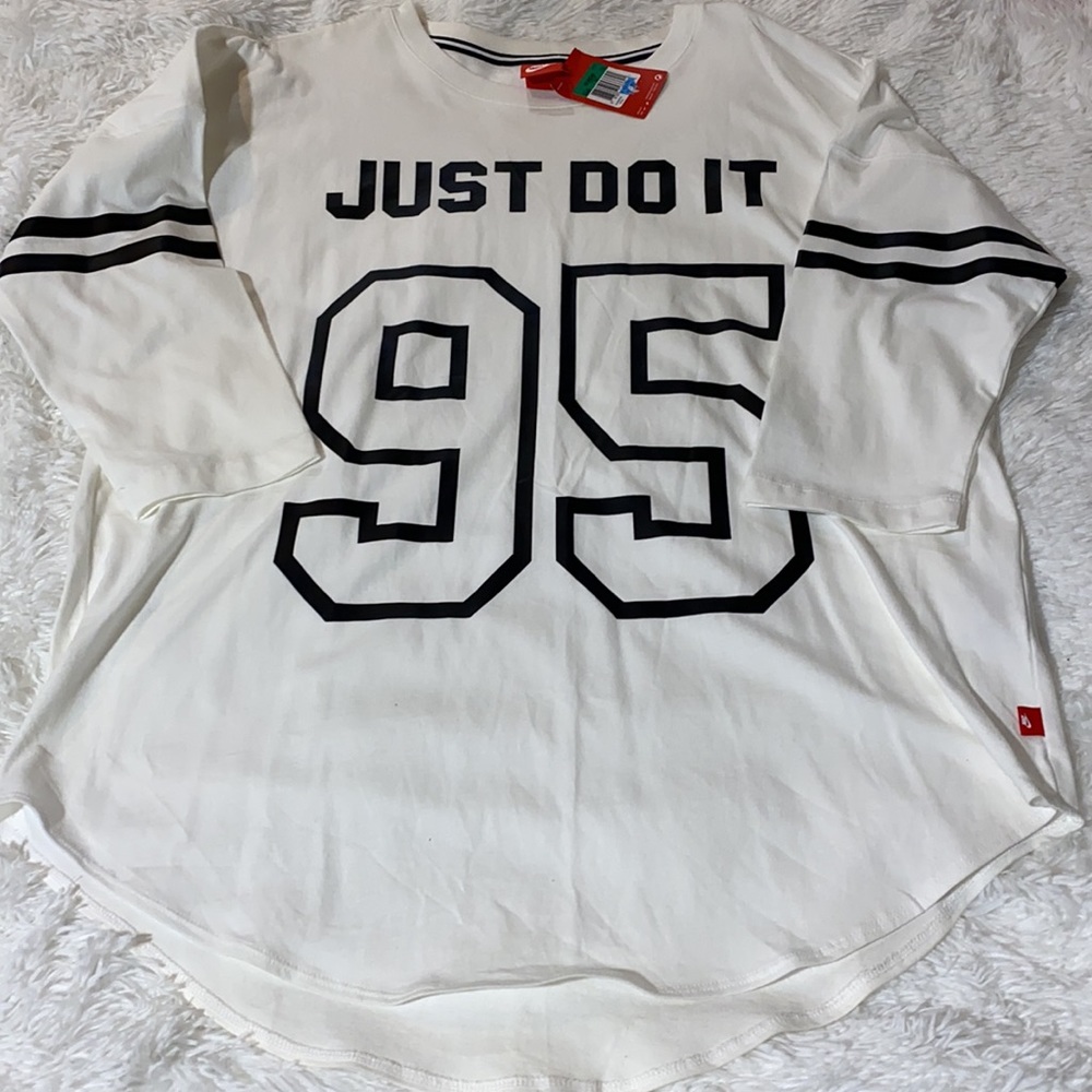 NIKE Woman’s Shirt
